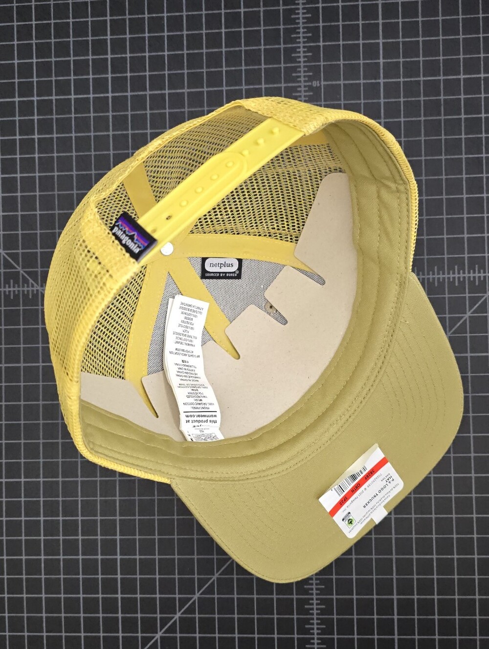 PATAGONIA P-6 LOGO TRUCKER HAT - OAR TAN - Picture 8 of 10